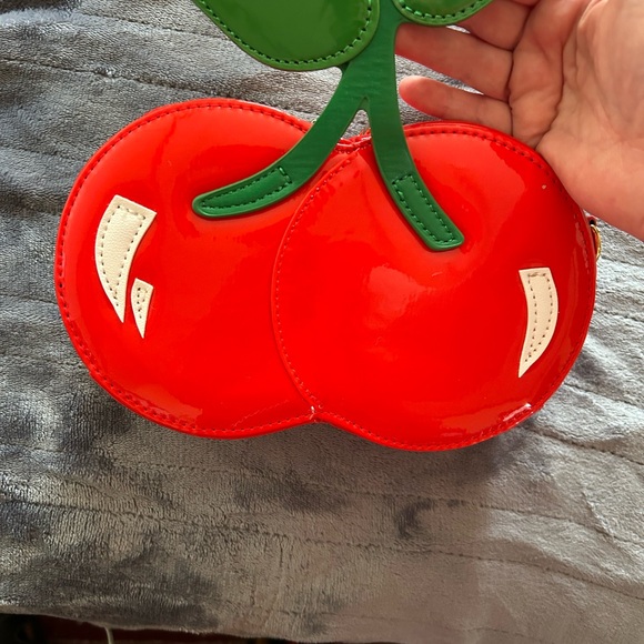 Red Cherry-Shaped Mini Crossbody Bag with Green Leaf Accent - Picture 2 of 10